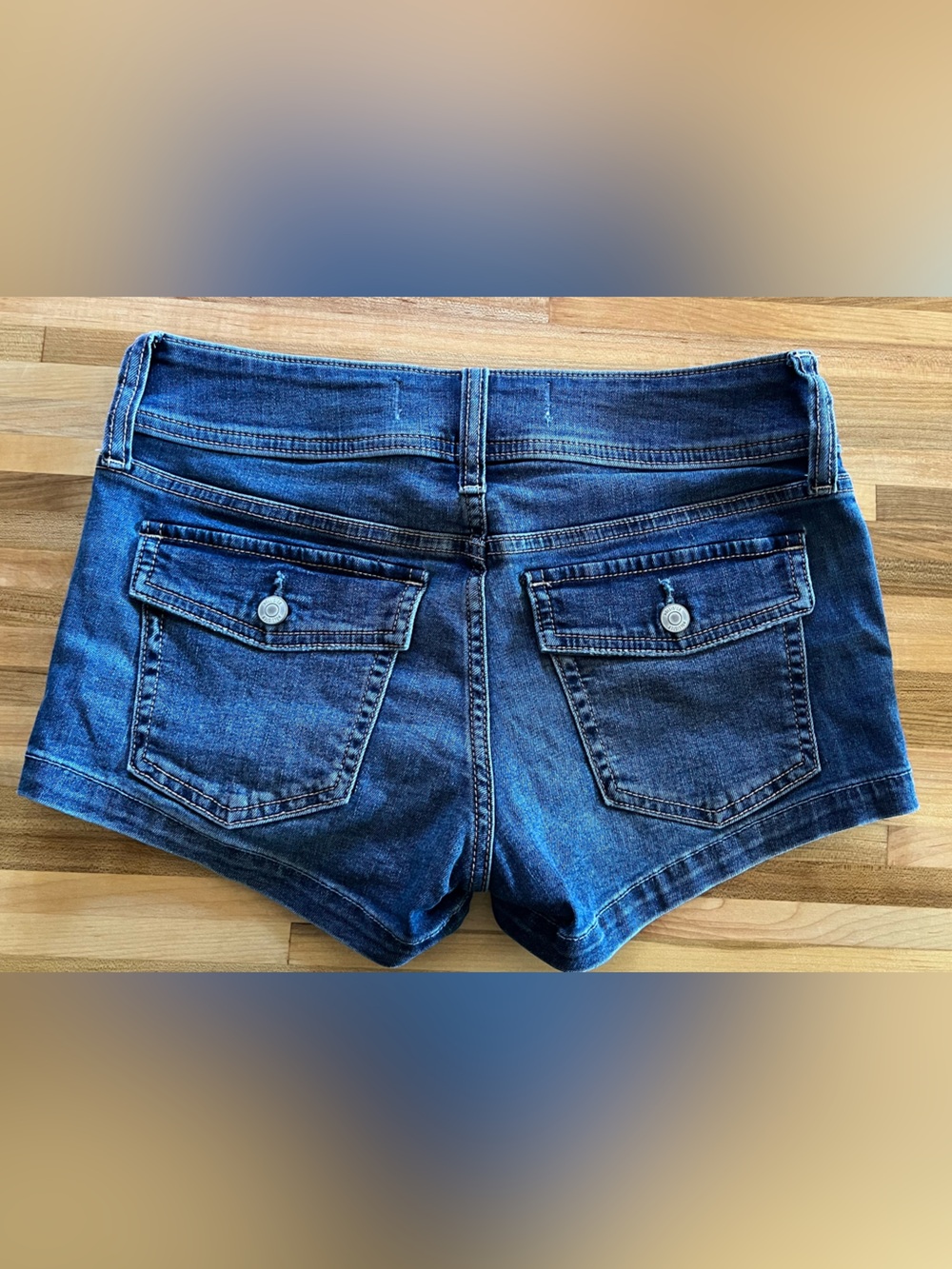 Hollister Low Rise Shortie Shorts- size 2 - Picture 4 of 8